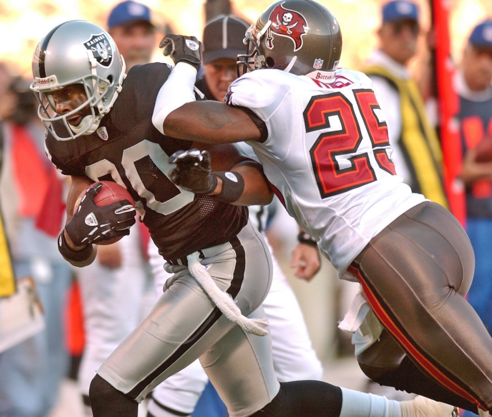 2004: Jerry Rice's streak of 274 straight games with a catch ends